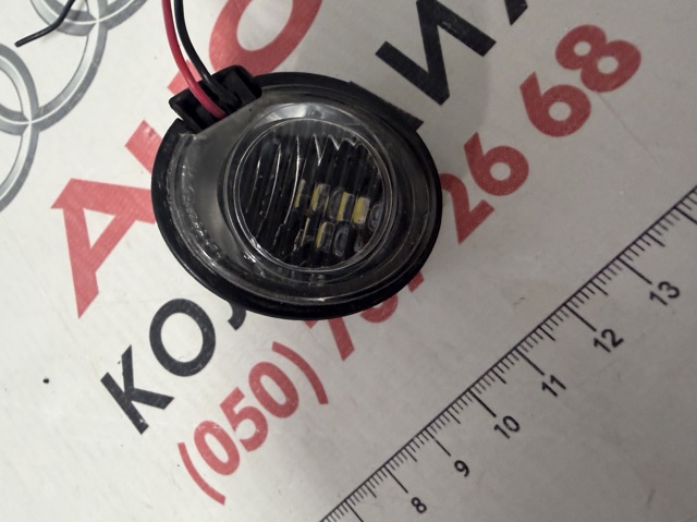 Поворотник правый 4L0949134 VAG