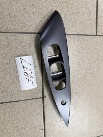 Накладка кнопки стекло подъемника переднего левого 809613NF0A NISSAN