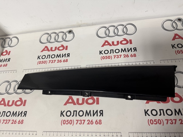 Накладка задней двери, правой, вертикальная 80A839902A VAG