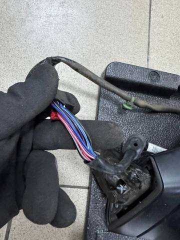 80B857409E9B9 VAG Левое боковое зеркало купить в Украина
