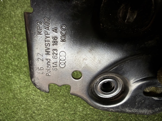 81A823186A VAG Стояк-крюк замка капота купить в Одесса
