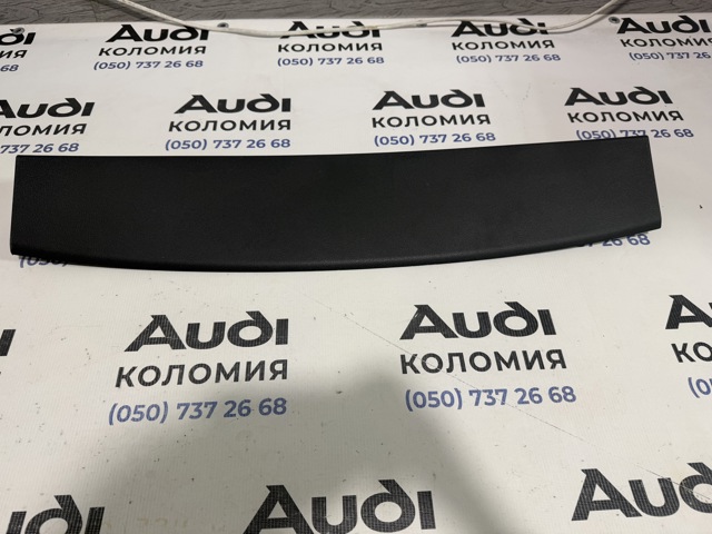 Пластик пятой двери 83A867606 VAG