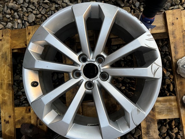 Диски 8R0601025AD VAG