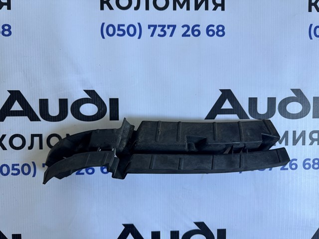 Кронштейн крепления бампера переднего правый 8R0807278C VAG