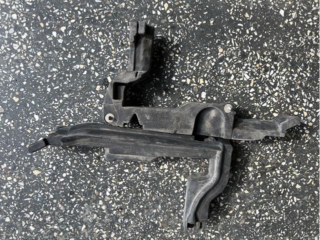 Уплотнитель капота 8R0823732A VAG