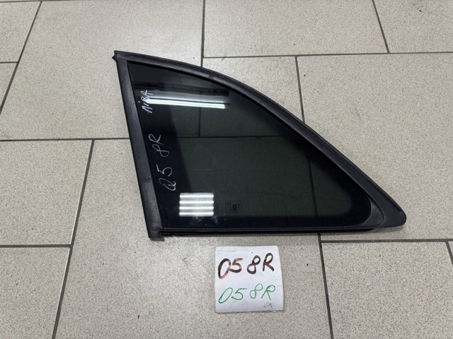 Стекло багажника, левое 8R0845299Q VAG