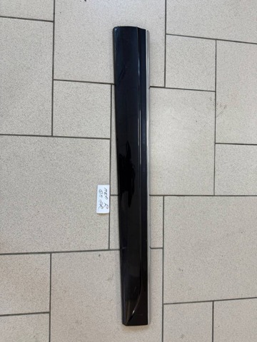 Молдинг передней правой двери 8R0853960LGRU VAG