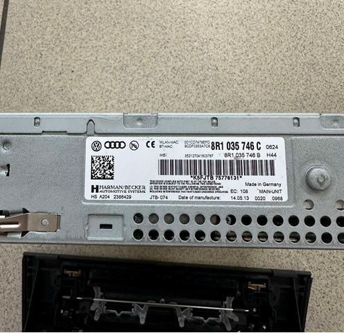 8R1035746C Магнитола (радио AM/FM) купить Тернополь