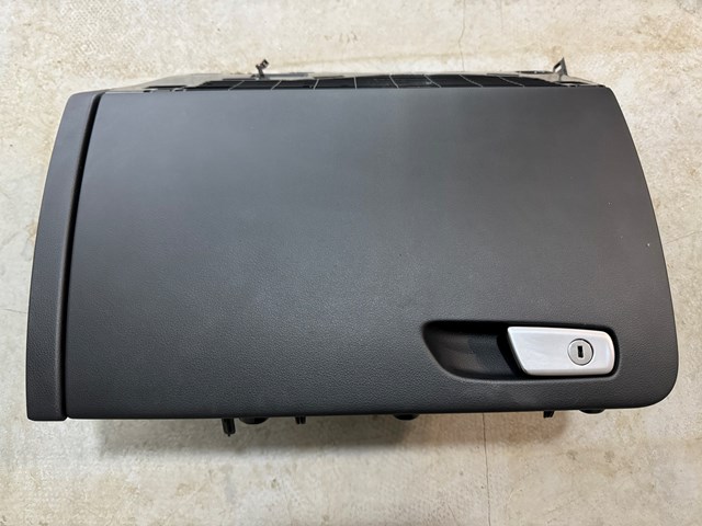 Ящик перчаточный (бардачок) 8R18571046PS VAG