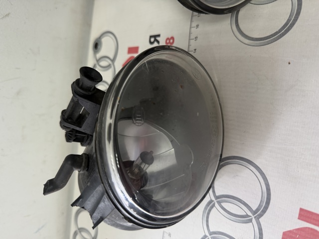 Правая противотуманная фара 8T0941700B VAG