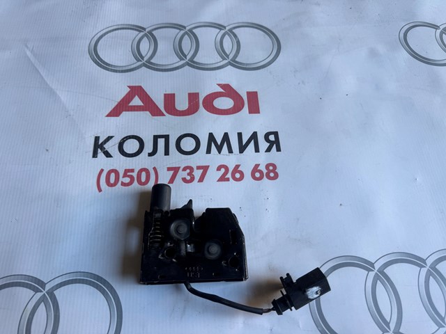 Замок капота 8U0823509 VAG