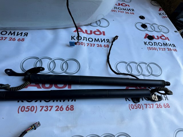 8U0827851 Амортизатор багажника купить Киев