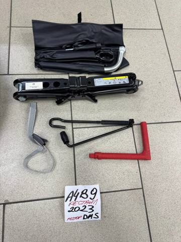 Подъемник гидравлический 8W0011031C VAG