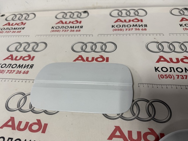 Дверка бензобака 8W0809907 VAG