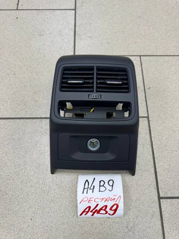 Решетка вентиляции салона в подлокотнике, задняя 8W0819203B6PS VAG