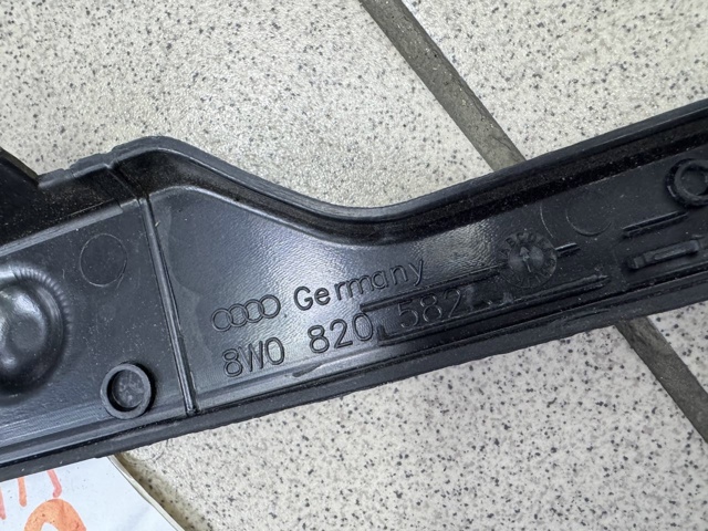8W0820582C Заглушка жабо боковая купить Винница