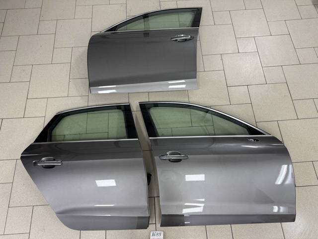 Пассажирская передняя дверь 8W0831052C VAG