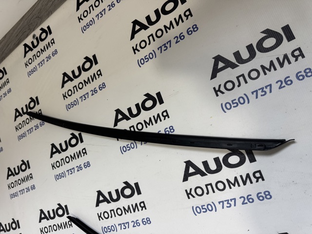 Молдинг ветрового стекла левый 8W0854327C VAG