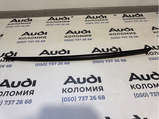 Защитная накладка переднего стекла правая 8W0854328C VAG