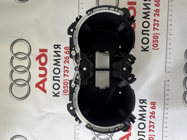 Подстаканник подлокотника центральной консоли 8W0862533A VAG