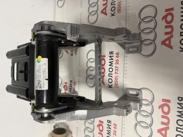 Кронштейн подлокотника 8W0864283B VAG