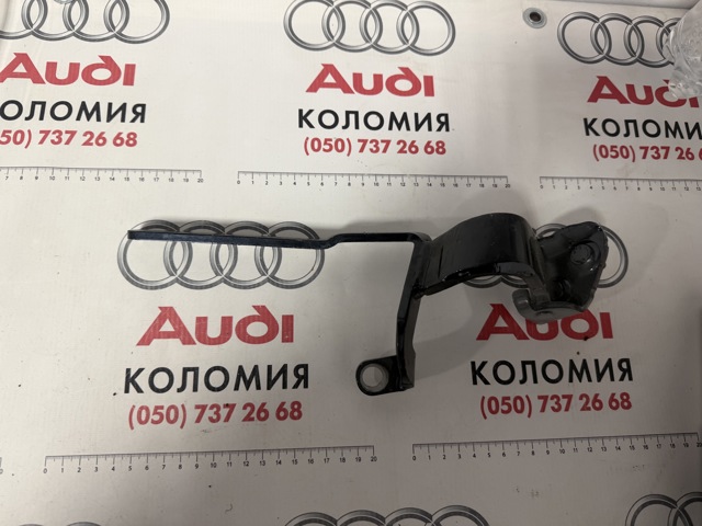 Петля задней багажной, 3/5 -ой двери 8W8827300A VAG