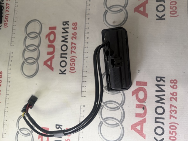 Камера заднего вида 8W8827566D VAG