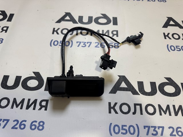 Кнопка привода замка задней 3/5 двери (ляды) 8W8827566E VAG