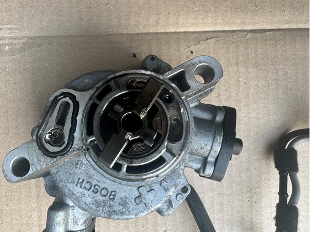 FORD 9804021880 Насос вакуумный в наличии Винница