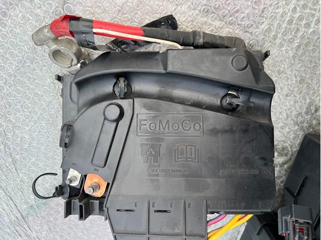 Блок реле и предохранителей AV6T14A067BC FORD