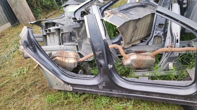 1024205S0B TESLA Стойка кузова купить в Киев