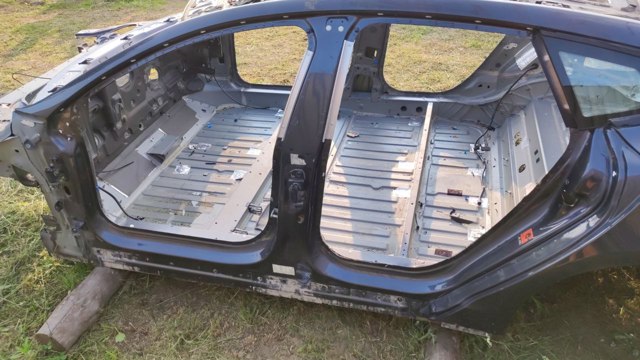 TESLA 1024206S0B Стойка кузова центральная левая в наличии Тернополь