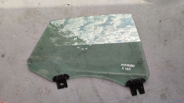 TESLA 600657100D Стекло двери задней правой в наличии Украина