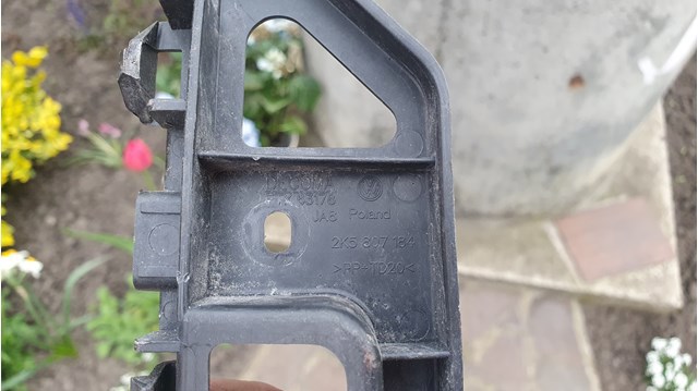 VAG 2K5807184 Направляющая переднего бампера правая в наличии Каменское