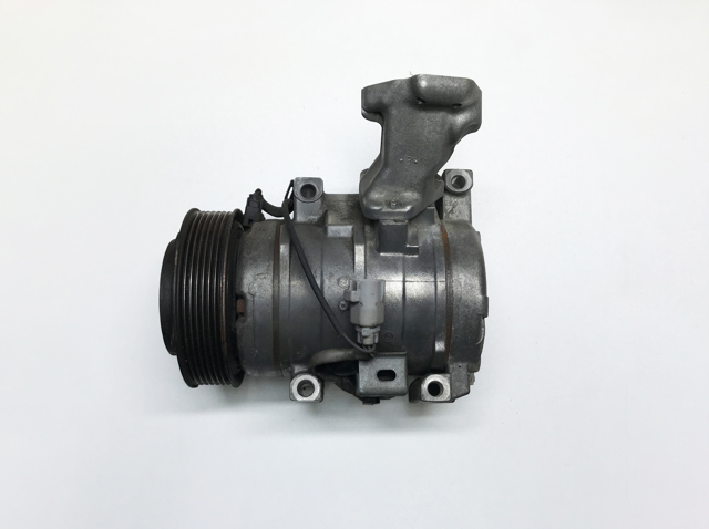 Компрессор системы кондиционирования 8831044160 TOYOTA