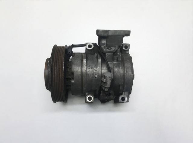 Компрессор климатической установки 8832063010 TOYOTA