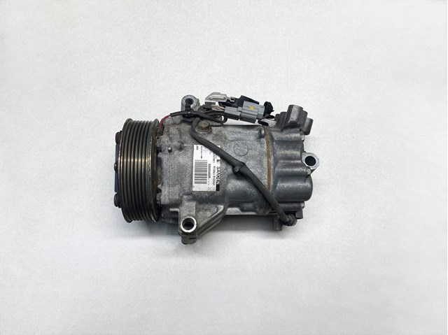 Компрессор системы кондиционирования 926005450R NISSAN