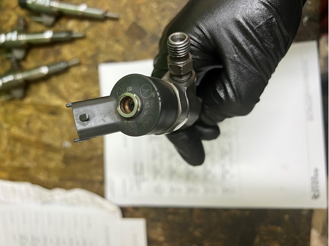 Форсунка дизельная в сборе 0445110126 BOSCH