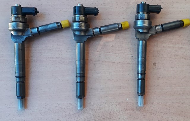 Форсунка впрыска топлива 0445110175 BOSCH