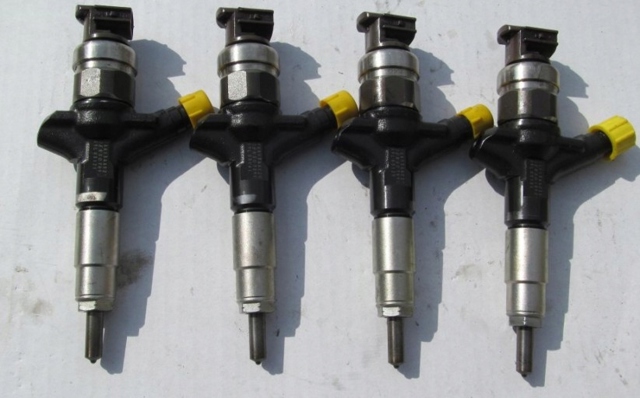 Форсунка инжектора 16613AA030 DENSO