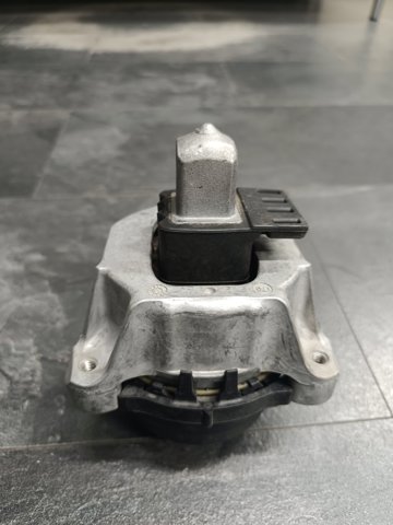 Опора двигателя 22116860482 BMW
