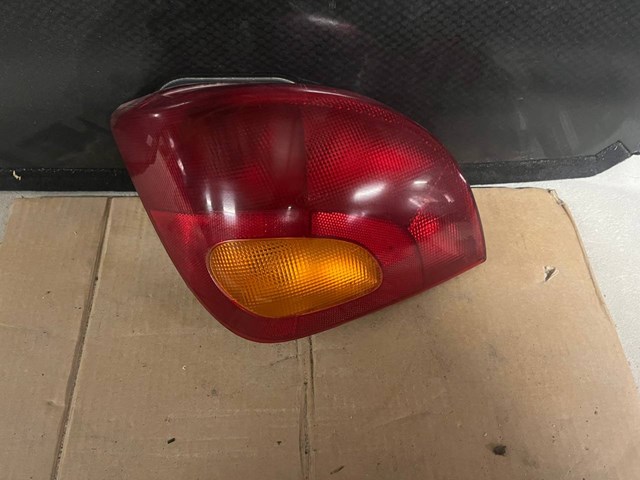 Фонарь задний левый 1044156 FORD