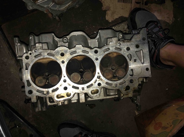 Головка блока цилиндров (ГБЦ), левая 1110239056 TOYOTA