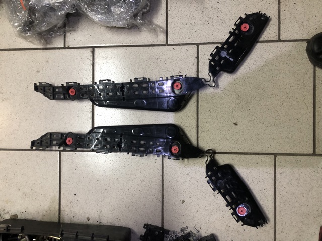 Направляющая заднего бампера, левая 521560E100 TOYOTA