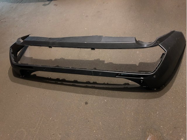 Задний бампер 5215942939 TOYOTA