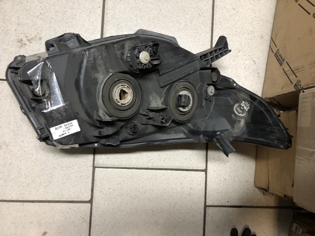 TOYOTA 8117060E00 Левая фара в наличии Черкассы