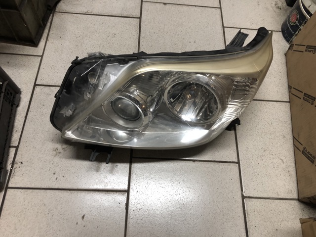 Фара дальнего света в сборе 8117060L70 TOYOTA