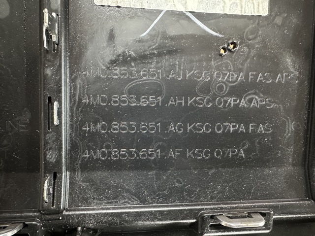 4M0853651AJ VAG Решетка радиатора купить в Сумы