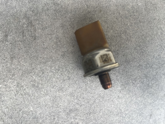 Датчик давления топлива 04C906054B VAG