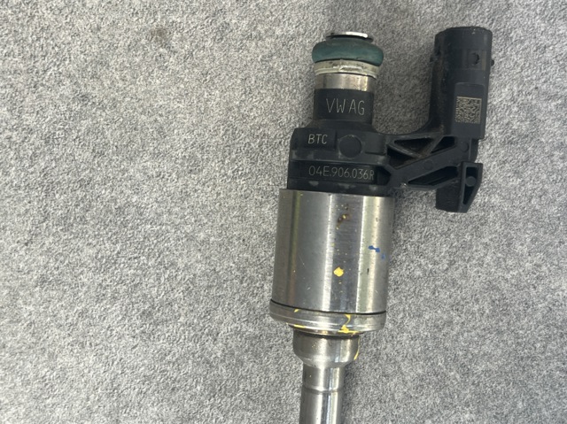 Топливные форсунки 04E906036R VAG